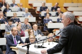 PIZ Personal: Erster Durchgang Mentoren-Projekt der Bundeswehr beendet:
Erfahrene Berater für junge Führungskräfte