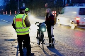 Polizeiinspektion Lüneburg/Lüchow-Dannenberg/Uelzen: POL-LG: ++ Präventionsaktion "Sichtbarkeit von fahrradfahrenden Schülern" ++ alljährliche Aktion der Polizei im Umfeld der Lüneburger Schulen ++ Polizei kontrolliert ... ++ "Kontrollieren ...