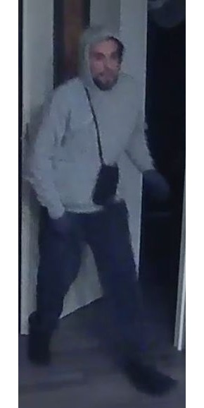 POL-WI: Erneute Öffentlichkeitsfahndung nach männlichem Täter zu einer Einbruchserie