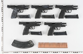 Polizeipr&auml;sidium Recklinghausen: POL-RE: Recklinghausen/Herne/Gelsenkirchen/Dortmund/L&uuml;nen/D&uuml;sseldorf: Durchsuchungen und Festnahmen nach Verfahren wegen Waffenhandels