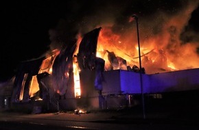 Kreispolizeibehörde Höxter: POL-HX: Industriehalle in Bad Driburg in Vollbrand