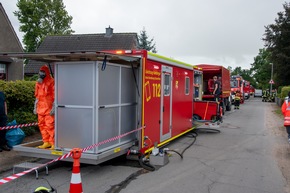FW-RD: Feuer zerstört Wohnhaus in Nortorf - rund 100 Einsatzkräfte im Einsatz
