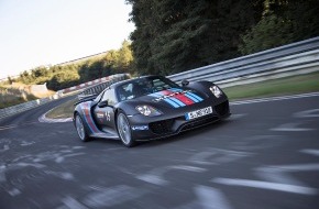 Porsche Schweiz AG: 918 Spyder krönt Weltpremiere mit Nürburgring-Rundenrekord / Supersportwagen mit Hybridantrieb fährt in 6:57 Minuten um die Nürburgring-Nordschleife (ANHANG)