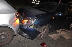 Polizei Hagen: POL-HA: Auffahrunfall mit zwei leicht verletzten Personen und drei beschädigten Autos
