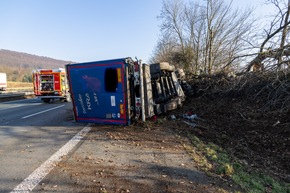 FW Porta Westfalica: 22.01.2026 - A2: Schwerer LKW-Unfall / 1 Verletzter