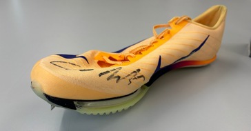 United Charity gemeinn&uuml;tzige Stiftungs GmbH: Zum EM-Gold: Getragener Wettkampfschuh von Leo Neugebauer kommt unter den Hammer! / United Charity versteigert exklusiv einen getragenen Schuh des frischgebackenen Europameisters f&uuml;r den guten Zweck