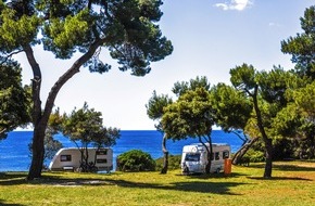 ADAC SE: Die 10 Top Familien-Campingplätze am Mittelmeer / 5-Sterne-Plätze in Italien, Kroatien, Frankreich und Spanien / Mit dem ADAC Campingführer zum perfekten Platz für jede Zielgruppe
