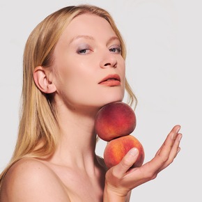 Neu im Dr. Hauschka Make-up Sortiment: Intensive Farbe und reichhaltige Pflege mit dem Lip Crayon Limited Edition