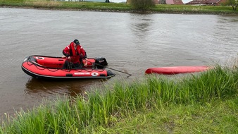 Feuerwehr Landkreis Leer: FW-LK Leer: Wasserrettungseinsatz in Loga - Rund 30 Falschparker behinderten Rettungskräfte