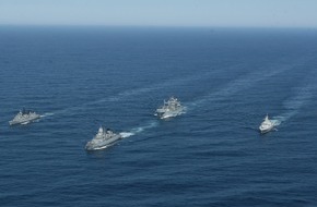 Presse- und Informationszentrum Marine: Einsatz- und Ausbildungsverband 2013 sticht in See (BILD)