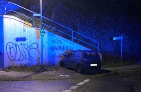 Polizei Bochum: POL-BO: Fahrt mit gestohlenem Auto endet mit Alleinunfall in Herne