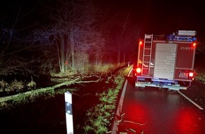 Feuerwehr Flotwedel: FW Flotwedel: Sturmtief "Bernd" sorgt für Feuerwehreinsatz bei Wiedenrode