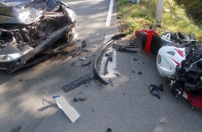 Polizei Minden-Lübbecke: POL-MI: Motorradfahrer (27) von abbiegenden Auto erfasst