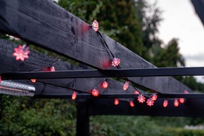Lichttrends für die Gartensaison - Lampenwelt.de stellt bunte Lichtideen für den Außenbereich vor