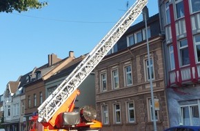 Feuerwehr Mülheim an der Ruhr: FW-MH: Zimmerbrand in der Duisburger Straße