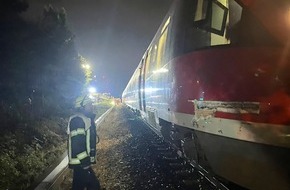 Feuerwehr Bergheim: FW Bergheim: Abschlussmeldung: Kollision zwischen Regionalbahn und Erntemaschine in Bergheim