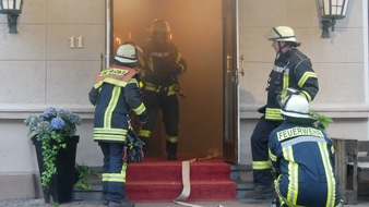 Freiwillige Feuerwehr Celle: FW Celle: Feuer in einem Friseursalon in der Celler Altstadt
