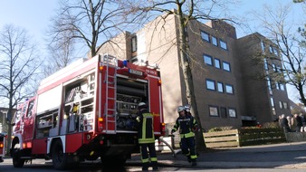 Freiwillige Feuerwehr Celle: FW Celle: Celler Feuerwehr rettet Bewohner aus verrauchter Wohnung