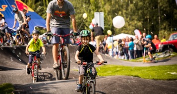 Bayerns größter und erster Asphalt Pumptrack lädt zur Saisoneröffnung ins oberfränkische Selb ein / Über 15 Sportarten fahren und kommen auf diesem generationsübergreifenden Freitzeitareal zusammen