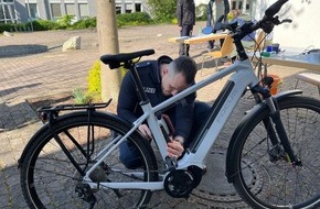 PD Rheingau-Taunus - Polizeipräsidium Westhessen: POL-RTK: Taser-Einsatz nach Körperverletzung und Ruhestörung +++ Räder abmontiert und gestohlen +++ Mülltonne angezündet +++ Motorradfahrerin stürzt +++ Erfolgreiche Fahrradcodierung
