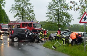 Polizei Minden-Lübbecke: POL-MI: Lübbecker nach Verkehrsunfall schwer verletzt