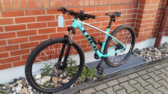 Kreispolizeibehörde Rhein-Kreis Neuss: POL-NE: Eigentümer eines Mountainbikes gesucht - Kripo bittet um Mithilfe - Wem gehört das türkisfarbene Bike?