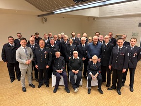 FW Beverungen: Feierstunde der Feuerwehr Beverungen / R&uuml;ckblick, Ausblick und verdiente Ehrungen