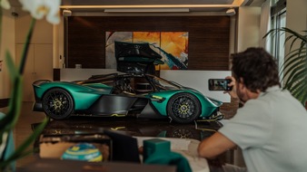 Formel-1-Auto für die Straße: Erster Aston Martin Valkyrie an Fernando Alonso übergeben