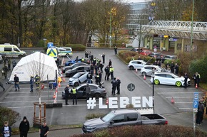 POL-E: Essen: Verkehrsdienst kontrolliert getunte Autos anlässlich Motorshow - Knapp ein Drittel der Fahrzeuge weist Verstöße auf - 15 Pkw sichergestellt