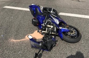 Polizeidirektion Kaiserslautern: POL-PDKL: Motorradfahrer bei Unfall leichtverletzt