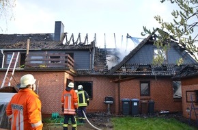 Polizeiinspektion Stade: POL-STD: Doppelhaus in Neuland durch Feuer zerstört - 400.000 Euro Sachschaden