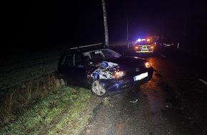 Polizeiinspektion Cuxhaven: POL-CUX: Alkoholisierter Unfallverursacher ohne Fahrerlaubnis flüchtet vom Unfallort, leistet bei der Blutentnahme Widerstand und beleidigt die Einsatzkräfte (Foto im Anhang)