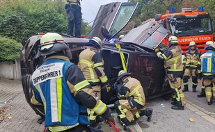 Feuerwehr Essen: FW-E: Schwerer Verkehrsunfall mit technischer Rettung - eine verletzte Person