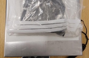 Bundespolizeidirektion Sankt Augustin: BPOL NRW: Reisender mit 580 Gramm Kokain in einem grenz&uuml;berschreitenden Reisebus auf der Autobahn 3 festgenommen