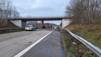 Polizeiinspektion Cuxhaven: POL-CUX: Tödlicher Verkehrsunfall auf der BAB27 - zwei Personen tödlich und mehrere Personen teils lebensgefährlich verletzt (Lichtbilder in der Anlage)