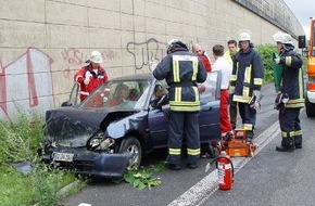 Feuerwehr Essen: FW-E: Schwerer Verkehrsunfall auf der A52