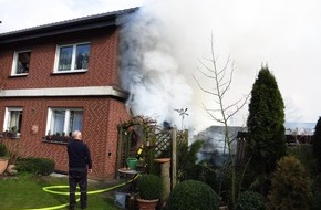 Freiwillige Feuerwehr Werne: FW-WRN: Gartenhausbrand droht auf Gebäude überzugreifen