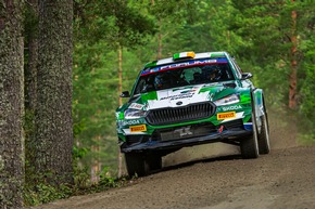 Rallye Finnland: Škoda Fahrer Oliver Solberg baut mit drittem Saisonsieg seine WRC2-Tabellenführung aus