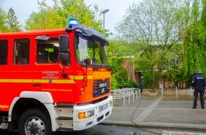 Kreisfeuerwehrverband Rendsburg-Eckernförde: FW-RD: Feuerwehr löscht Zimmerbrand - 3 Verletzte müssen ins Krankenhaus In der Straße An der Untereider, in Rendsburg, kam es am Mittwochabend (26.05.2021) zu einem Feuer im 1. Obergeschoss