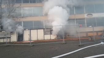 Feuerwehr Recklinghausen: FW-RE: Kellerbrand im ehemaligem Gebäude der Trabrennbahn - Wieder zwei Einsätze auf dem Gelände am Wochenende