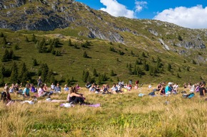 EINLADUNG Yoga-Festival mit Blick auf 40 Viertausender und den grössten Gletscher der Alpen