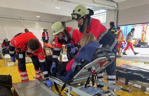 Feuerwehr München: FW-M: Rettungsdiensteinheiten üben gemeinsam (Bogenhausen)