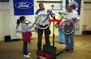 Ford-Werke GmbH: "ENTER-Preis" für Fords 16-Stunden-Programm / NRW-Regierung würdigt vorbildliche Community Involvement-Initiative