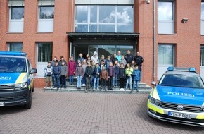 Polizeiinspektion Aurich/Wittmund: POL-AUR: Wittmund/Spiekeroog - 30 Kinder besuchen das Polizeikommissariat Wittmund beim Zukunftstag