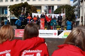 Feuerwehr Essen: FW-E: "Helfen macht Spaß", Tag der Jugend auf dem Kennedyplatz war ein toller Erfolg