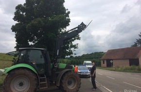 Polizeipräsidium Westpfalz: POL-PPWP: Unfall zwischen LKW und Traktor