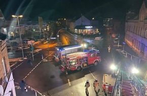 Feuerwehr Helmstedt: FW Helmstedt: Feuer mit Personenrettung, Braunschweiger Tor.