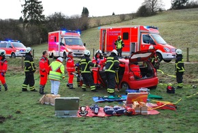 FW-MK: Verkehrsunfall in Dahlsen - Rettungshubschrauber im Einsatz