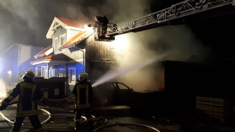 Feuerwehr Dortmund: FW-DO: 18.09.2019 - FEUER IN MENGEDE
Feuer unter Carport schlägt auf Wohnhaus über