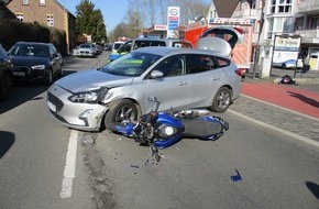 Polizei Rheinisch-Bergischer Kreis: POL-RBK: Odenthal - Vorfahrt bei Verlassen eines Parkplatzes missachtet - Eine Person schwer verletzt